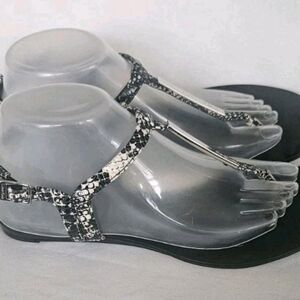 CALVIN KLEIN Samira Women Thongs Slingbacks Flat Sandals Gray Snakeskin Size 8.5